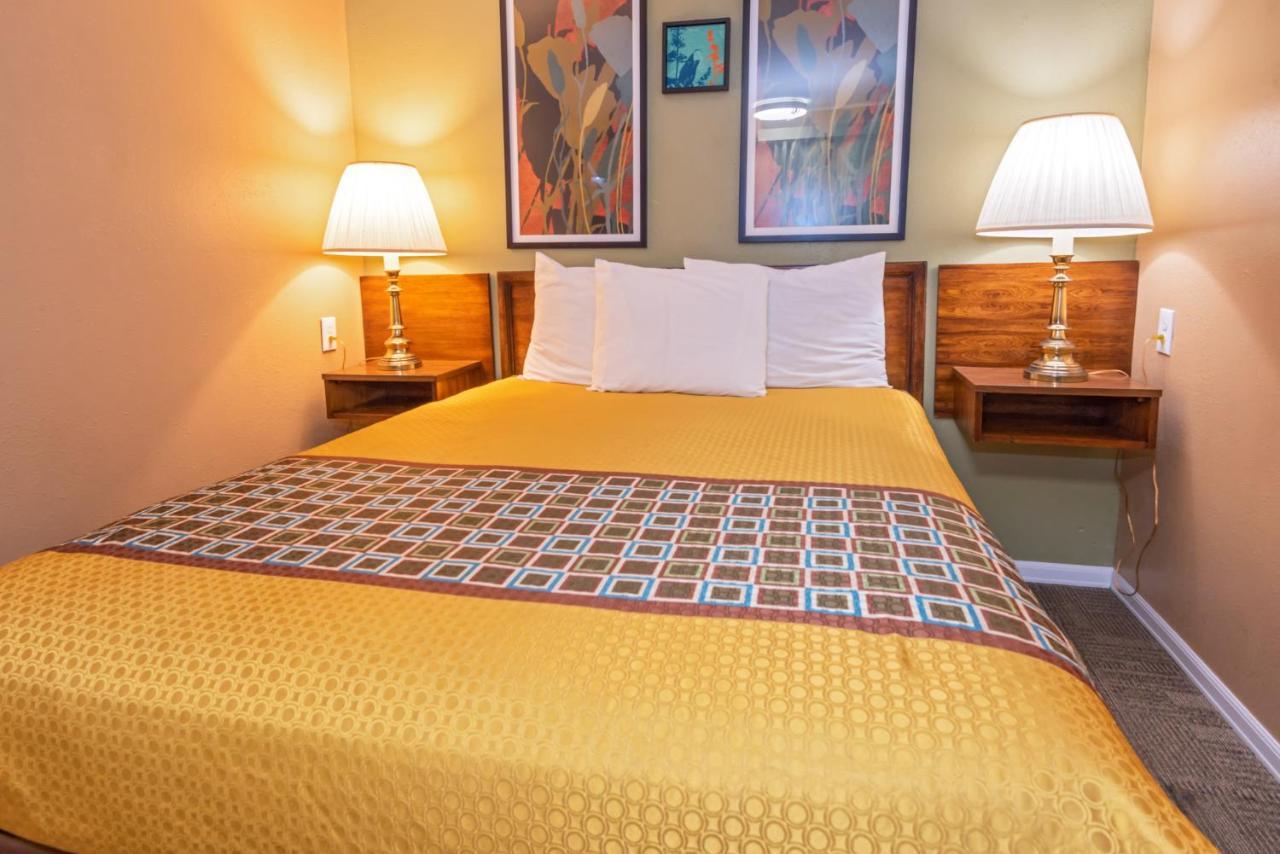 Far West Motel Forks Bagian luar foto