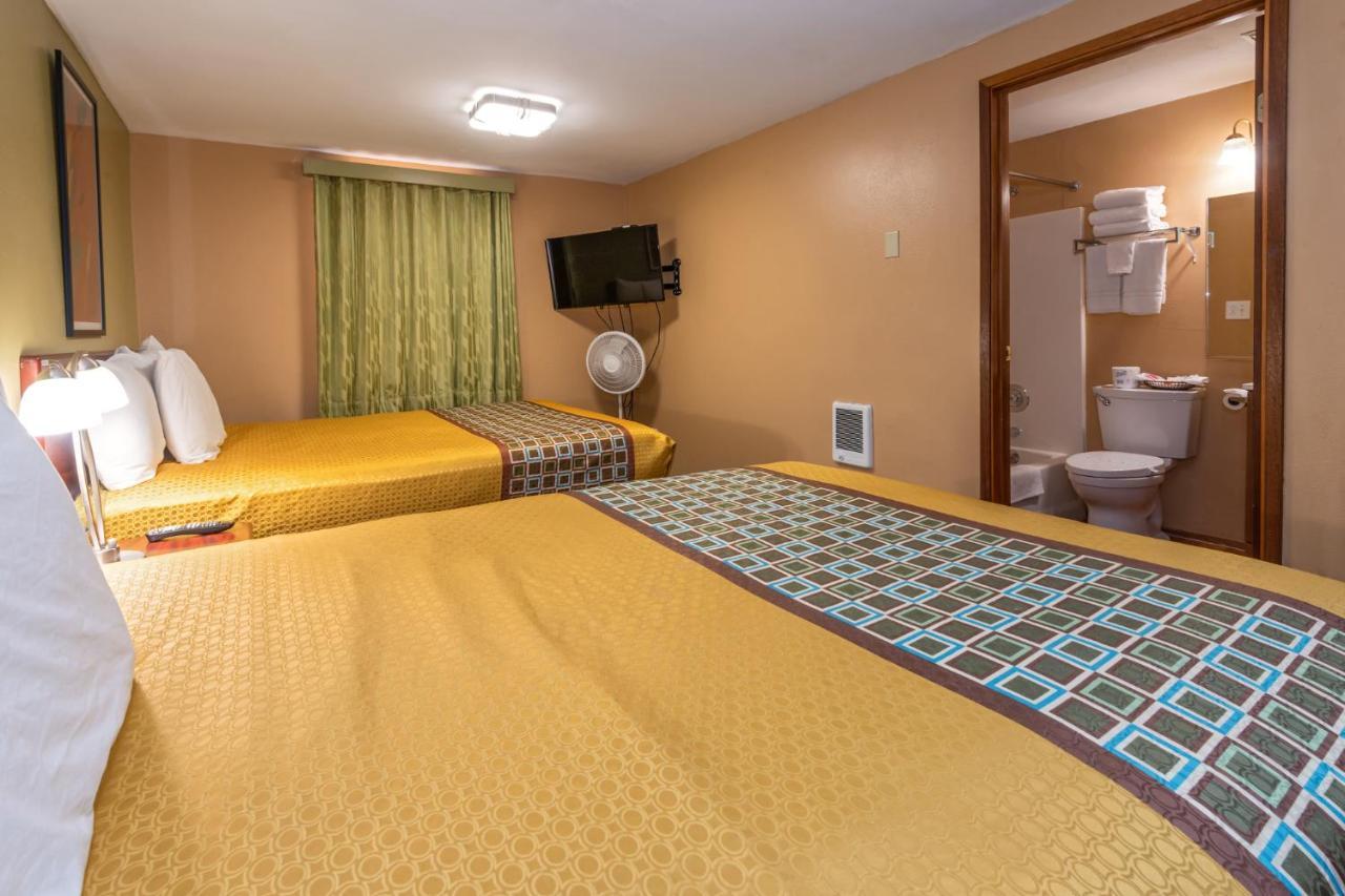 Far West Motel Forks Bagian luar foto