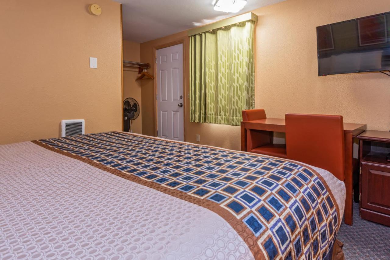 Far West Motel Forks Bagian luar foto